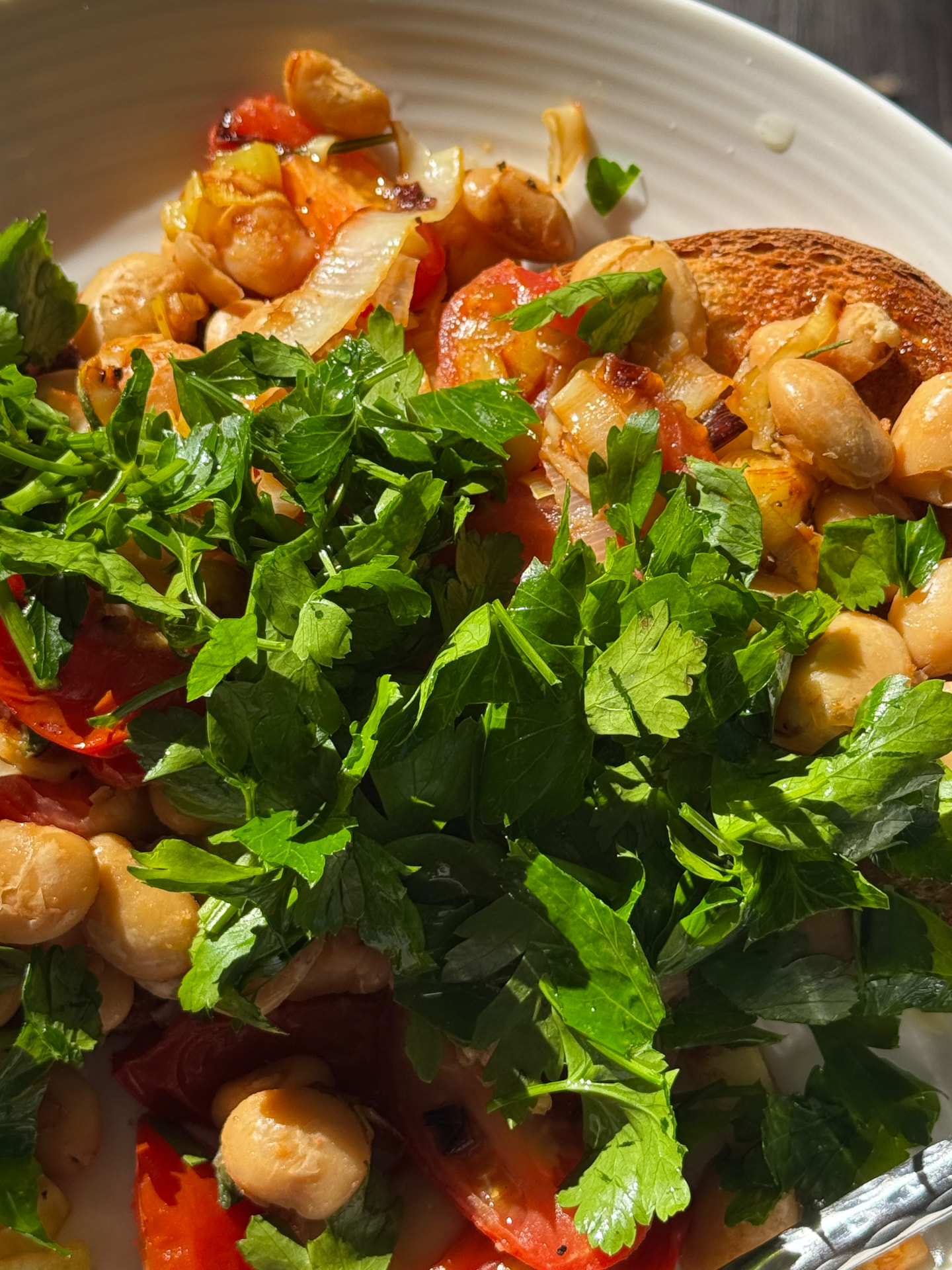 A bowl of chickpeas with tomatoes and herbs, an everyday plate from a Mediterranean nutritionist Gold Coast